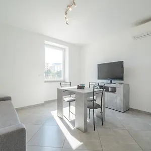 New!central Apt 5 Min Walk From The Metro Brignole Genova